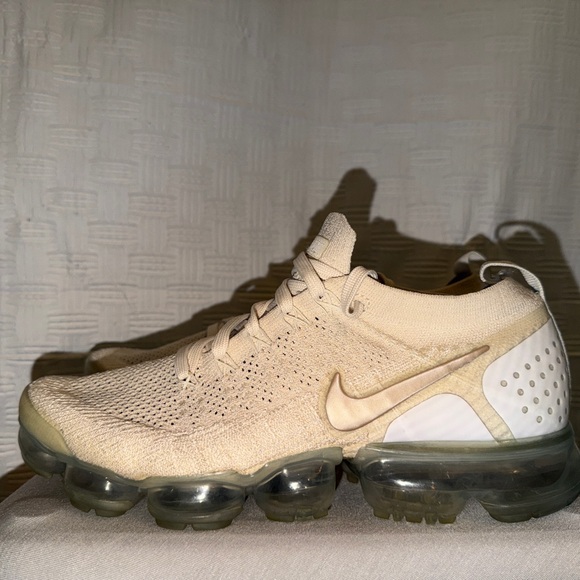 Women's 10/ men's 8.5 Nike Cream Air VaporMax Flyknit Shoes - Picture 2 of 15